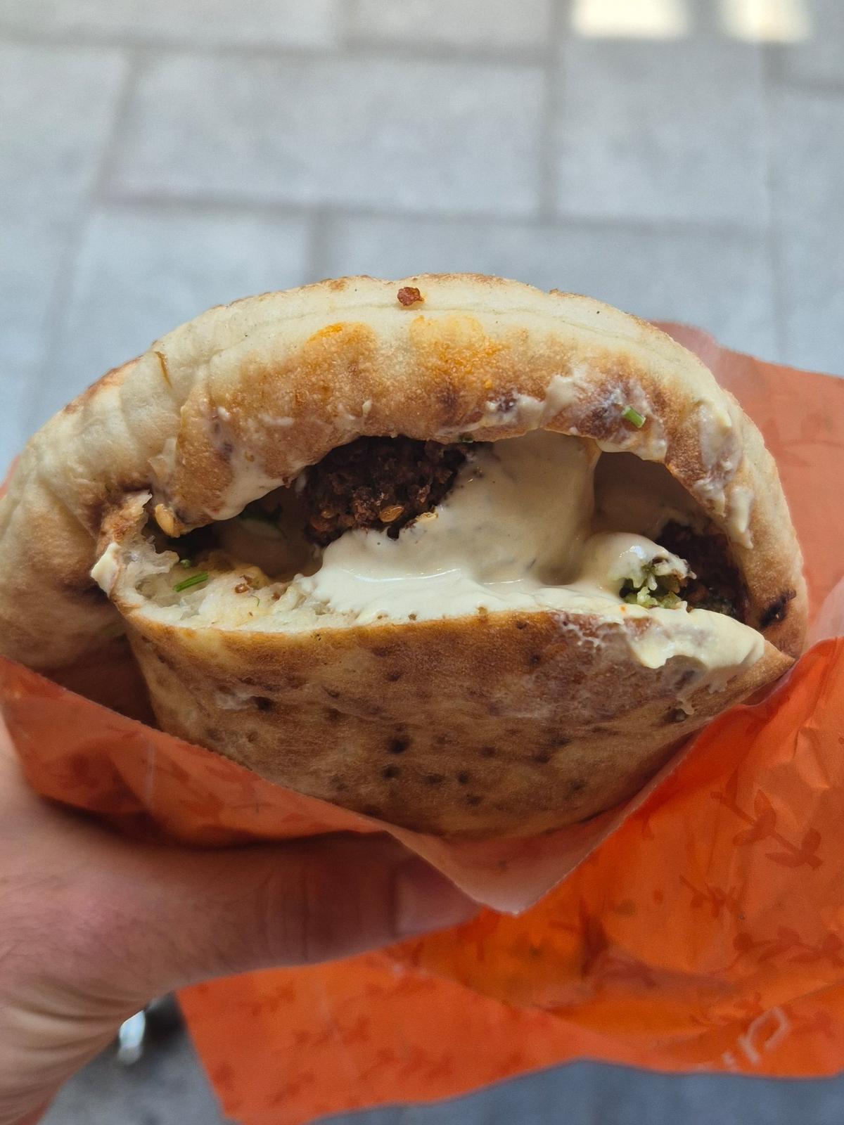 תמונה של פיתה פלאפל