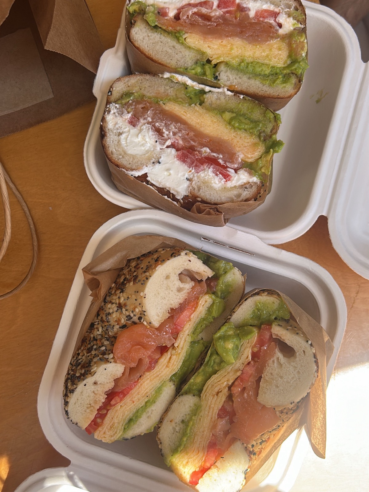 תמונה של Bagel omelette avocado