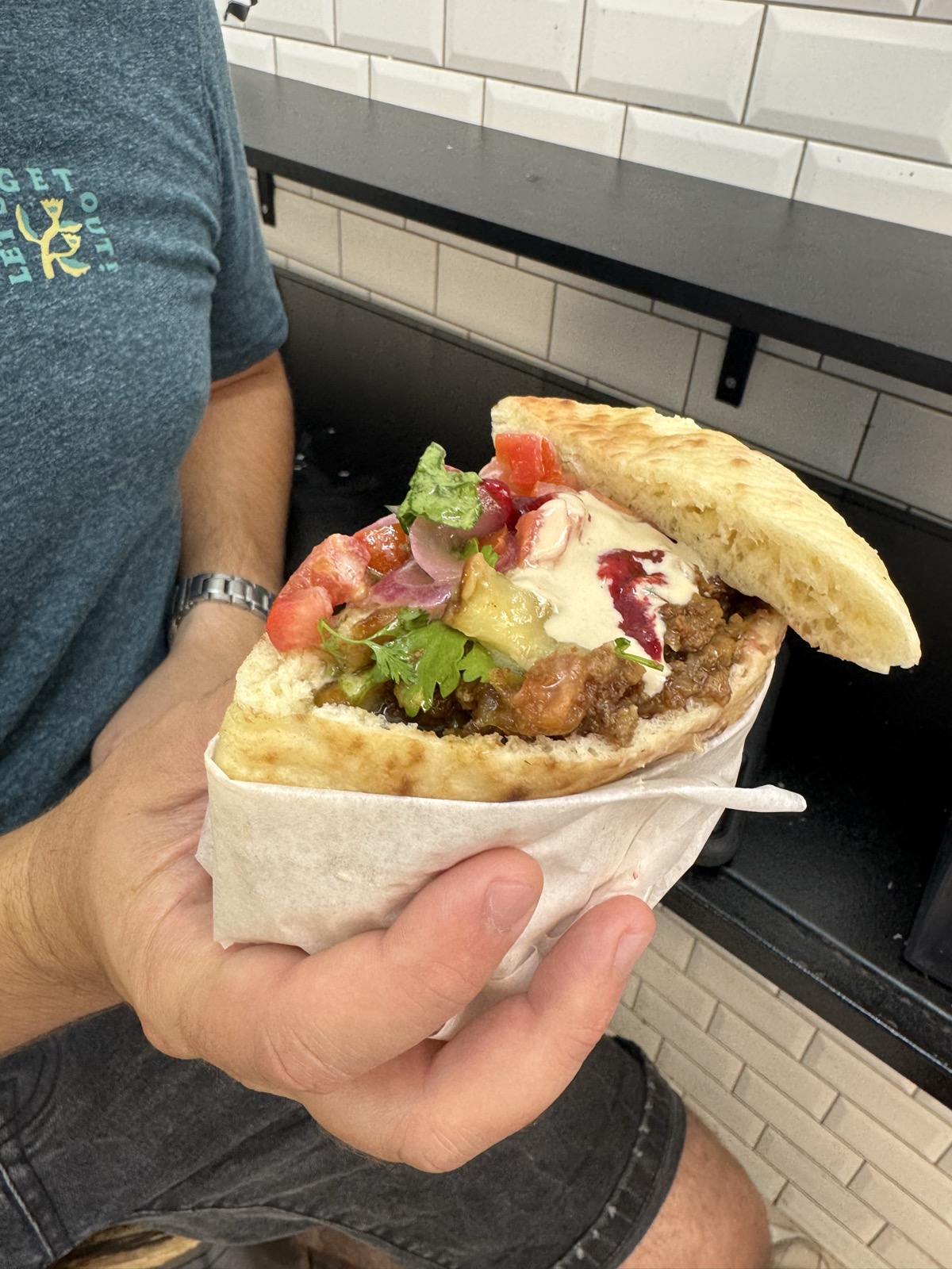 תמונה של פיתה סלופי עם חציל
